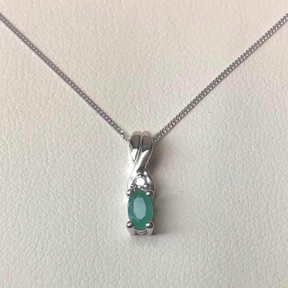 Fred Meyer Emerald & Diamond silver 18” necklace